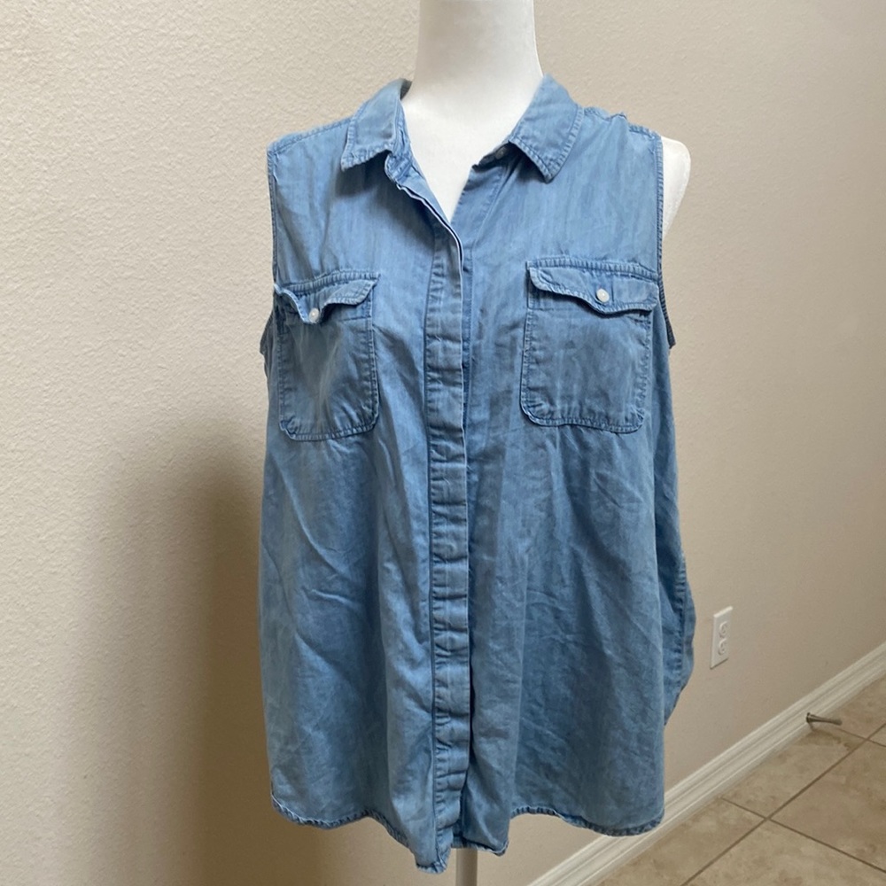Liz Claiborne Chambray Sleeveless Top